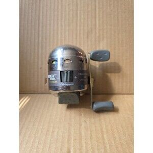 Shakespeare Synergy Steel Titanium Spincast Fishing Reel 2002TI